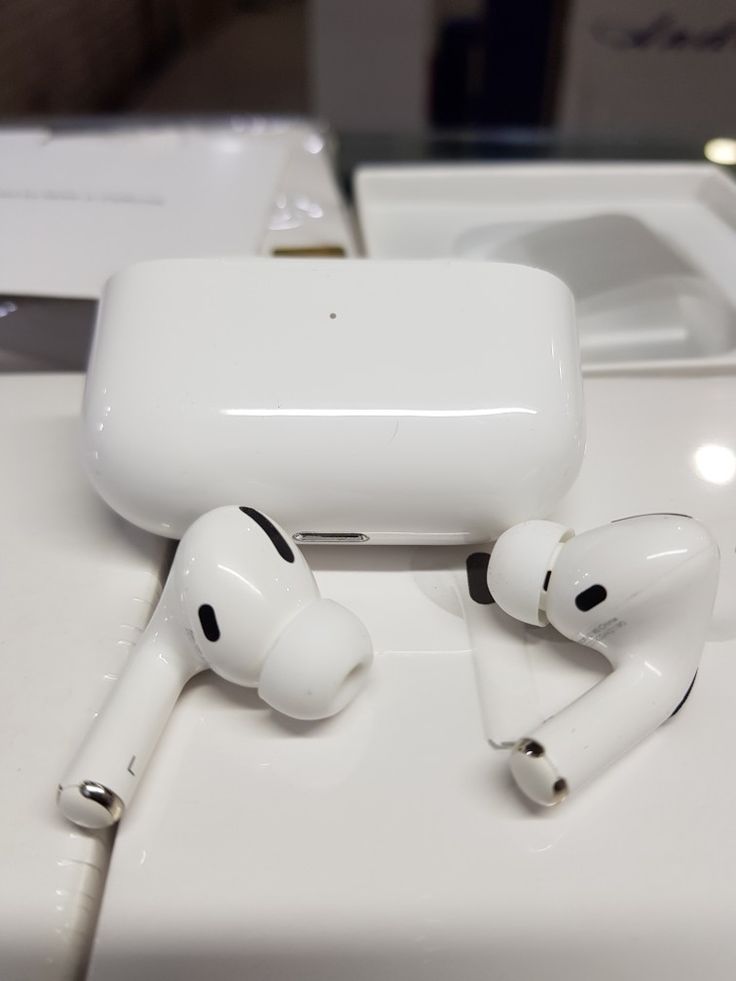 Pro 2 Wireless Earbuds - Black & White - Black